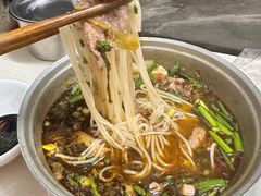 酸菜牛肉米线-铁锅哥米线