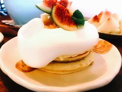 桃酱鲜奶松饼-春风十里咖啡馆