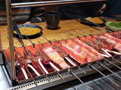 会自己转的烧烤炉-悦屋老板娘的烤肉店(紫薇田园店)