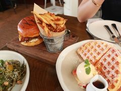 -ROAST coffee & eatery