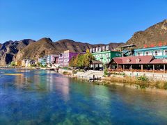 -百里峡七彩艺术小镇