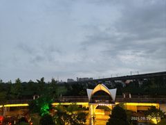 -茅草房·河畔园林火锅