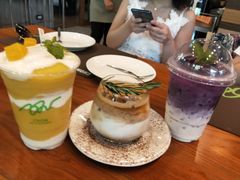 -Chom Cafe and Restaurant