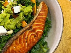 煎三文鱼牛油果色拉-Wagas沃歌斯(太古汇店)