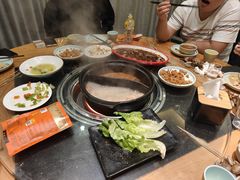 -明何记涮牛肚(品牌首店隋唐植物园南门古城路店)