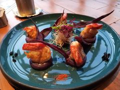 煎虾配紫薯泥薯片及姜味柠檬汁-AZUL by FUEL蓝色·法式酒馆(琶醍店)