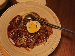 牛肉洋葱盖浇饭-来龙里 精致 东南亚餐室(万象城店)