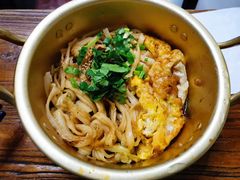 蛋酥肉汁油泼面-有肉食·虎九闽菜(798艺术区店)