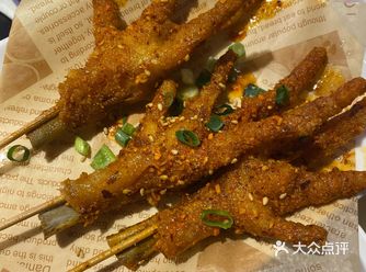 环境： 看门头就特别有重庆的感觉 摆设也很复古