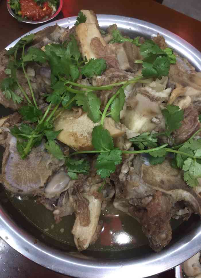 味道好环境不错牛骨头炖的很嫩汤好喝