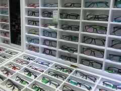 -臻美视爵眼镜·明月·依视路·蔡司折扣店(广渠门店)