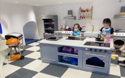 -哈尼鹿儿童梦幻王国(维多利万悦城店)