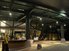 门口-上海滴水湖皇冠假日酒店