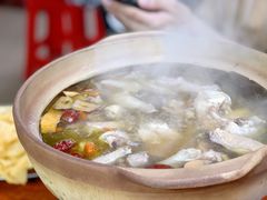炭炉果鸡煲-威邵鸡煲(西华路总店)