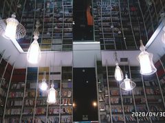 -钟书阁(松江泰晤士小镇店)