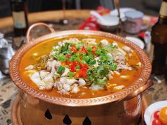 老坛酸菜美蛙鱼-沪小二炭火蛙锅(淮海中路美食不夜城店)
