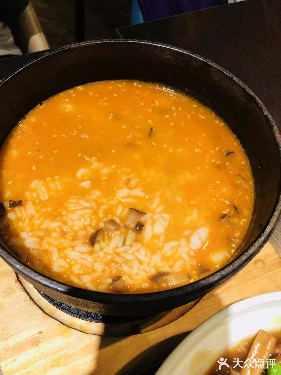 鸡爪吃起来也比较糯的，吃火锅太多了