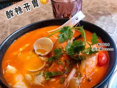酸辣冬阴功海鲜汤檬粉-美奈小馆·东南亚菜(福田星河COCO Park店)