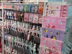 -名创优品(北京新中关购物中心地铁层店)