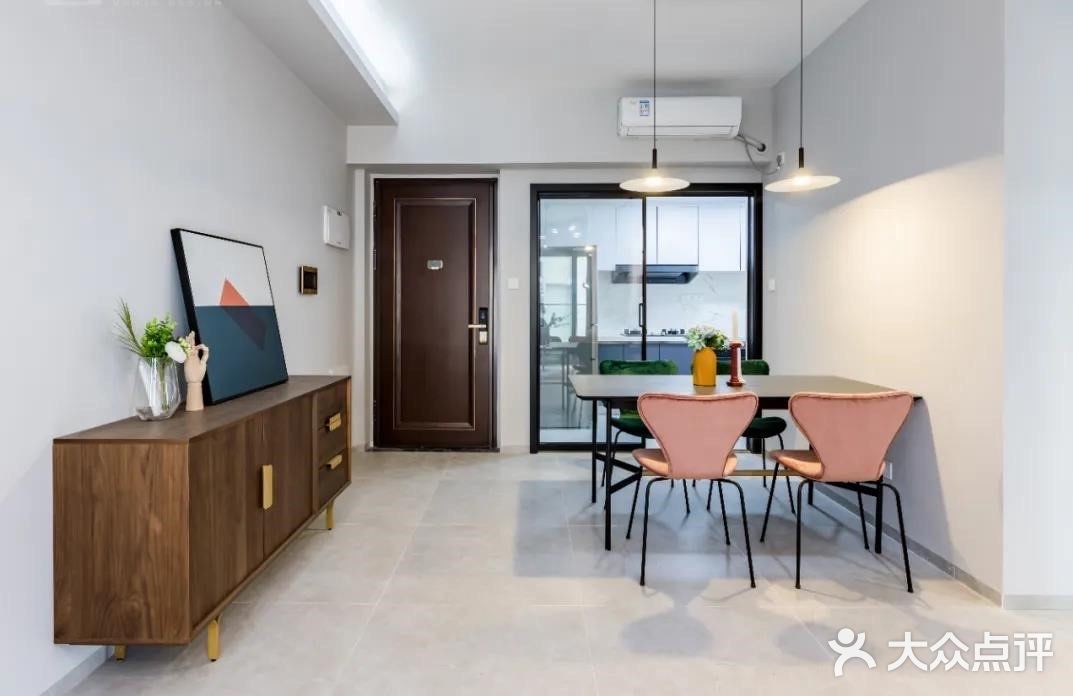 搭配北欧风格家具,打造出简约而温馨舒适的家居空间