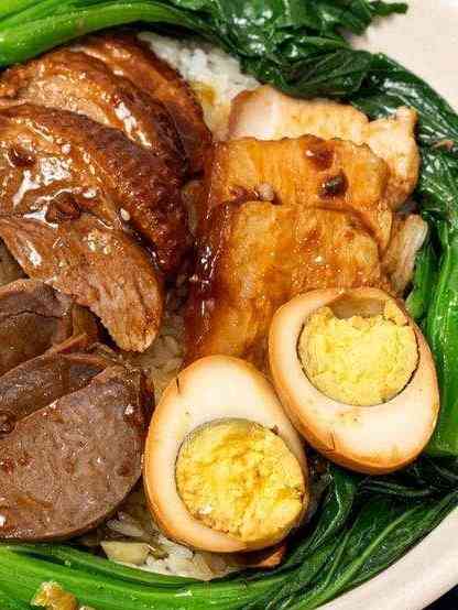 打分    /人 好久没吃饭那么正的碌鹅饭了,用那个汁拌饭,整碗全吃完