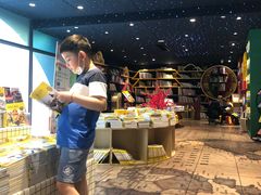 -钟书阁(珍园店)