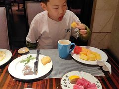 -广州万富希尔顿酒店·感趣自助餐厅·金秋蟹宴生蚝海鲜刺身