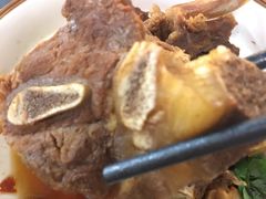 香辣牛骨面-贡梅老面馆·蟹粉面·无锡特色小吃(南长街主推店)