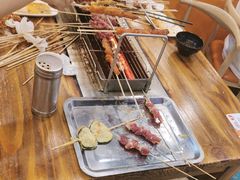 -哈尔滨小酒馆·鲜肉现穿自助烧烤(康新花园店)