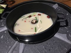 -三人行骨头王火锅(长寿店)
