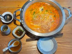 -野山舂·贵州现舂酸汤火锅(鸿通城店)