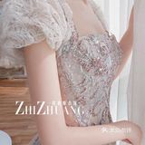 一款减龄而少女的浅色礼服