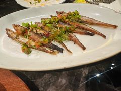 josper炭烤多春鱼配欧芹酱-LESCEDARS Brasserie Bistro香柏树