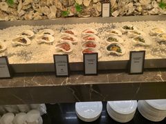 -广州万富希尔顿酒店·感趣自助餐厅·金秋蟹宴生蚝海鲜刺身