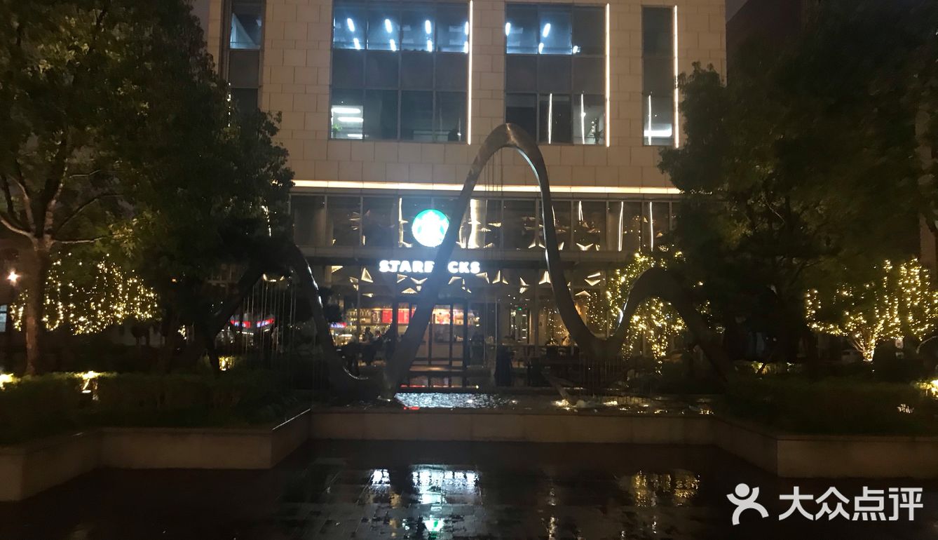 发展时间更加久吧，不过嘉里中心也是可以常去的