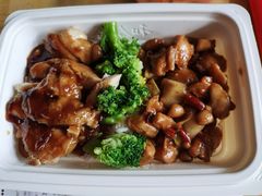 宫保鸡丁拼秘汁鸡排盖饭-和合谷(百荣店)