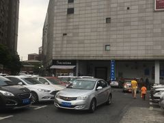 -沃尔玛购物广场-停车场