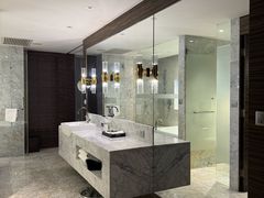 -上海虹桥西郊假日酒店