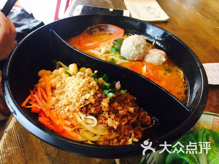 番茄肉丸 豌豆杂酱鸳鸯面