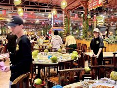 -三亚火车头万人海鲜广场