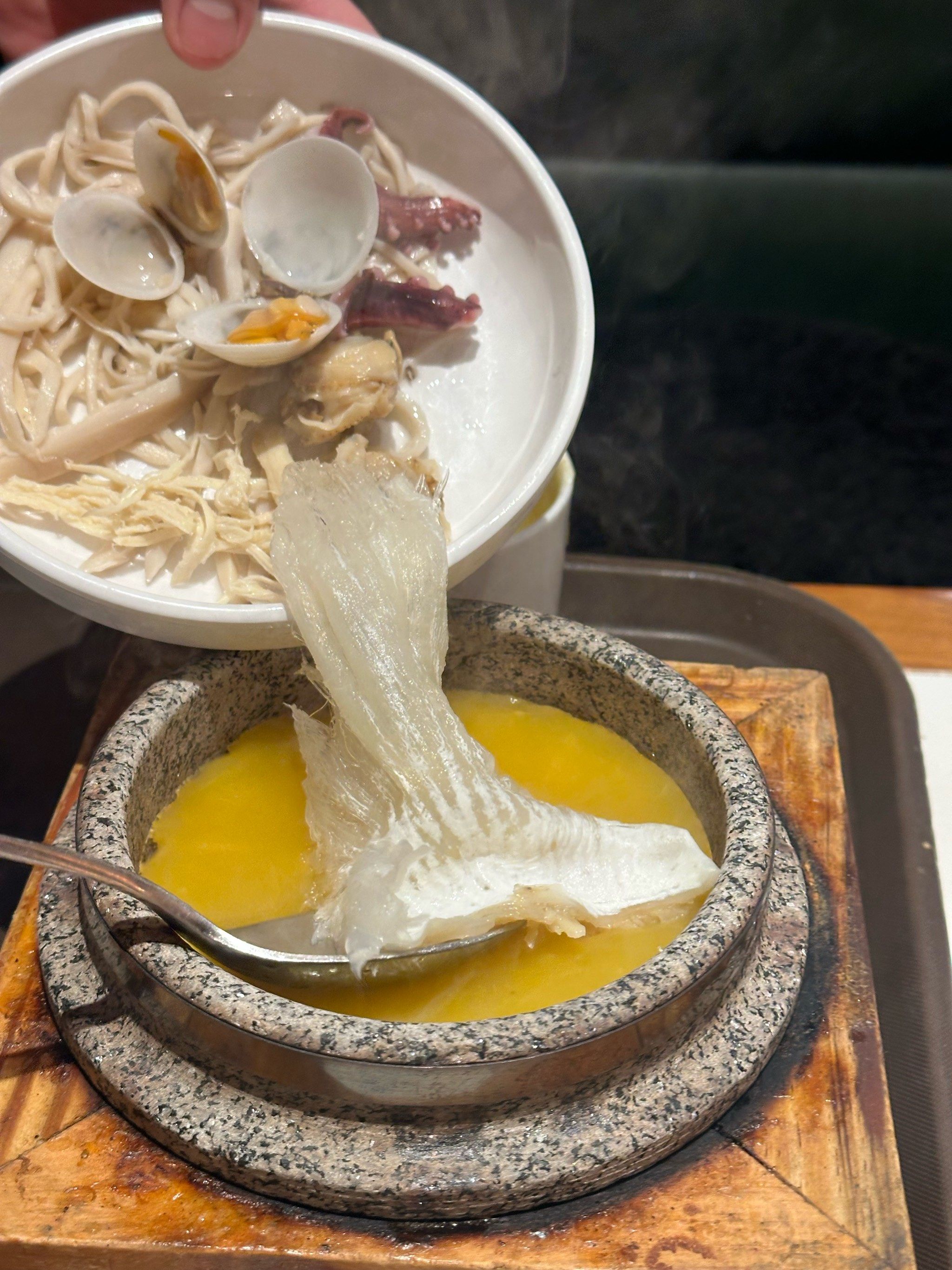 来试试他们的金汤鱼翅饱