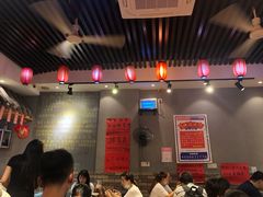 大堂-爆炸头阿姨小四川正宗川味小吃(无任何分店)