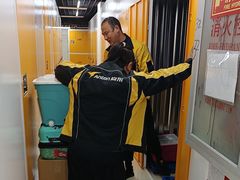 -安东易迷你自助仓储寄存仓库(草桥店)