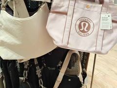 -lululemon(上海浦东IFC店)