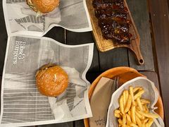 -Ribs & Burgers The Rocks