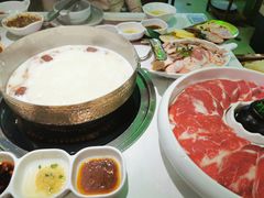 -洪氏嗨捞·广东猪肚鸡·椰子鸡火锅(西咸万象城店)