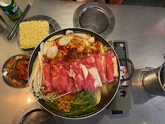 部队锅-MI WU FACTORY米屋美食工厂餐厅(绿地店)