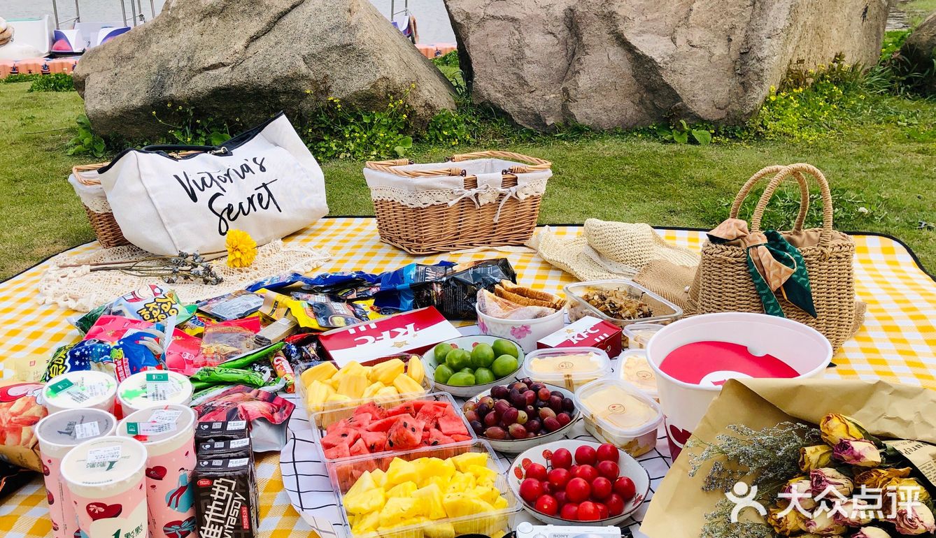 森林公园野餐贴