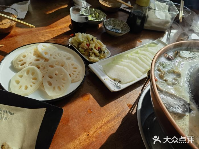 周嵘铜火锅图片