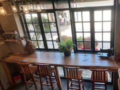 靠窗位-七七家的糖水店(涠洲岛3号店)
